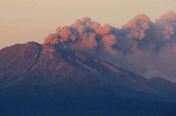 Imagen del volcán Calbuco en Chile, el 24 de abril de 2015. Foto Reuters