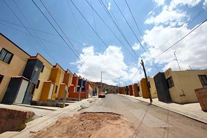 Para medir la satisfacción, se cuestiona a los usuarios si el desarrollador cumplió con todo lo que le prometió o si cuenta con calles pavimentadas, agua potable, electricidad, drenaje, áreas recreativas, entre otros ■ FOTO: LA JORNADA ZACATECAS