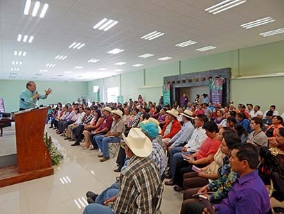 Funcionarios, empresarios y sociedad civil, asistieron al evento ■ foto: La Jornada Zacatecas