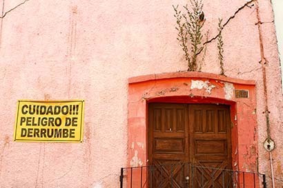 Carlos Peña anunció la gestión de una bolsa de recursos para buscar rehabilitar fincas en malas condiciones ubicadas en el Centro Histórico ■ FOTO: ANDRÉS SÁNCHEZ