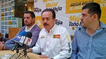 Ofreció conferencia de prensa el candidato de la alianza PRD-PT, Antonio Mejía ■ foto: alma tapia