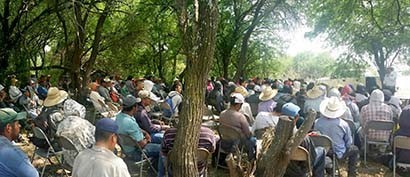 Antonio Mejía visitó a campesinos de Susticacán y Tepetongo, a unos días de concluir su campaña ■ FOTO: LA JORNADA ZACATECAS