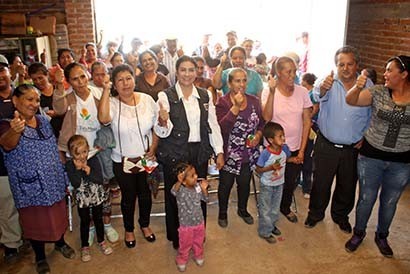 Araceli Guerrero sigue visitando las comunidades del Distrito 4 ■ FOTO: LA JORNADA ZACATECAS