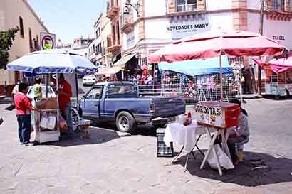 Recomiendan evitar comprar comida en la calle ■ FOTO: MIGUEL ÁNGEL NÚÑEZ