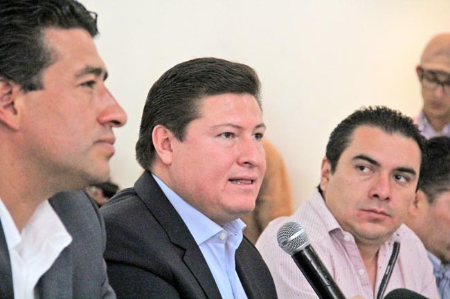 Adolfo Bonilla Gómez, en reciente reunión con industriales zacatecanos ■ FOTO: ERNESTO MORENO