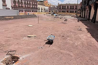 Los trabajos de regeneración de Plaza de Armas están suspendidos ■ FOTO: ERNESTO MORENO