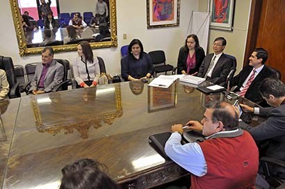 Autoridades de la capital se reunieron con representantes de la empresa Earesthres Group ■ foto: La Jornada Zacatecas