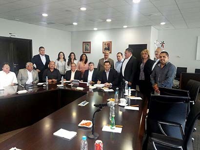 El gobernador se reunió con líderes estatales del PRI, PRD, PT, PVEM, Partido Humanista, Encuentro Social y Panal ■ FOTO: LA JORNADA ZACATECAS