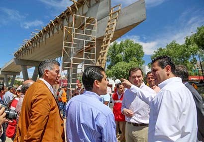 Aspecto de la visita del mandatario estatal a las obras de mejoramiento del bulevar metropolitano ■ foto: La Jornada Zacatecas