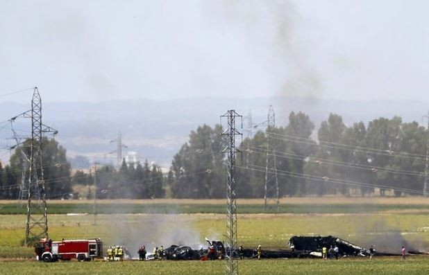 Un avión de transporte militar Airbus A400M, aparentemente en vuelo de pruebas, se estrelló cerca de Sevilla, con entre ocho y 10 personas a bordo. Foto Reuters