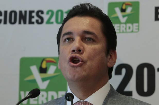 El senador Carlos Puente, del PVEM, dijo tras conocer el fallo de los magistrados que a su partido “no le queda otra más que acatar la sanción y cumplirla”. Foto: La Jornada