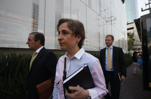 Carmen Aristegui, a su llegada a las instalaciones de MVS para una segunda reunión conciliatoria con la radiodifusora. Foto: La Jornada