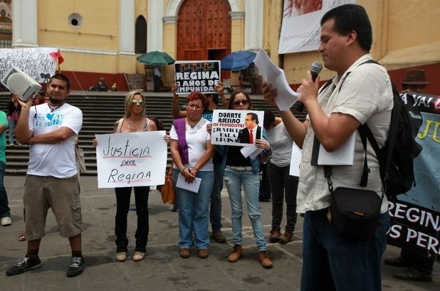 Periodistas y activistas marcharon por calles de Jalapa para manifestarse en contra de la impunidad en el caso de Regina, periodista asesinada hace tres años. Foto Cuartoscuro