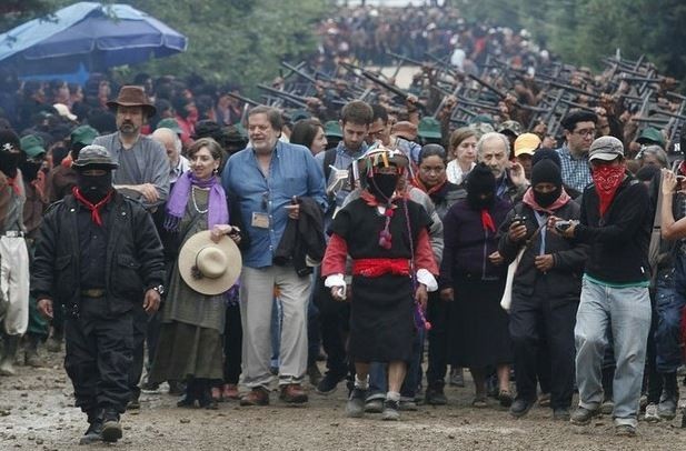 Llegada de los zapatistas y los invitados al homenaje a Luis Villoro y 'Galeano', en imagen del 2 de mayo pasado. Foto: La Jornada