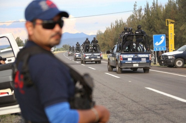 Vigilancia en Tanhuato, Michoacán, en los límites con Jalisco, luego de un enfrentamiento entre fuerzas federales y presuntos integrantes de grupos criminales el 22 de mayo. Foto Cuartoscuro