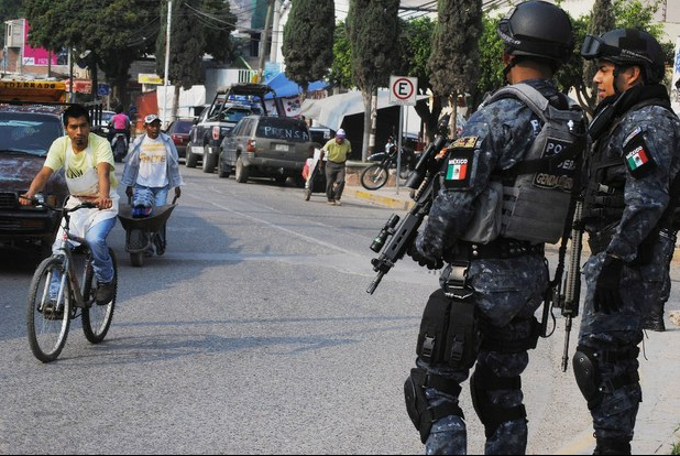 Policías ciudadanos vigilan las calles de Chilapa, Guerrero. Foto Cuartoscuro / Archivo