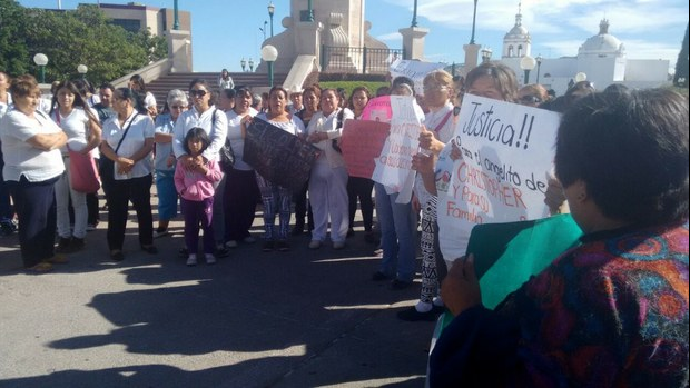 Unas 400 personas marcharon por las calles de Chihuahua acompañando a los familiares del menor asesinado hace 10 días por cinco adolescentes. Foto: La Jornada