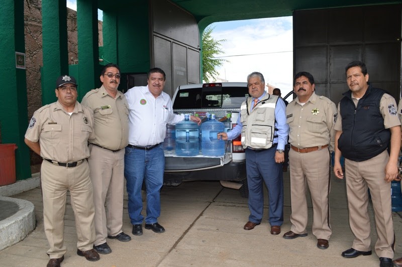 DTTyV donan garrafones de agua