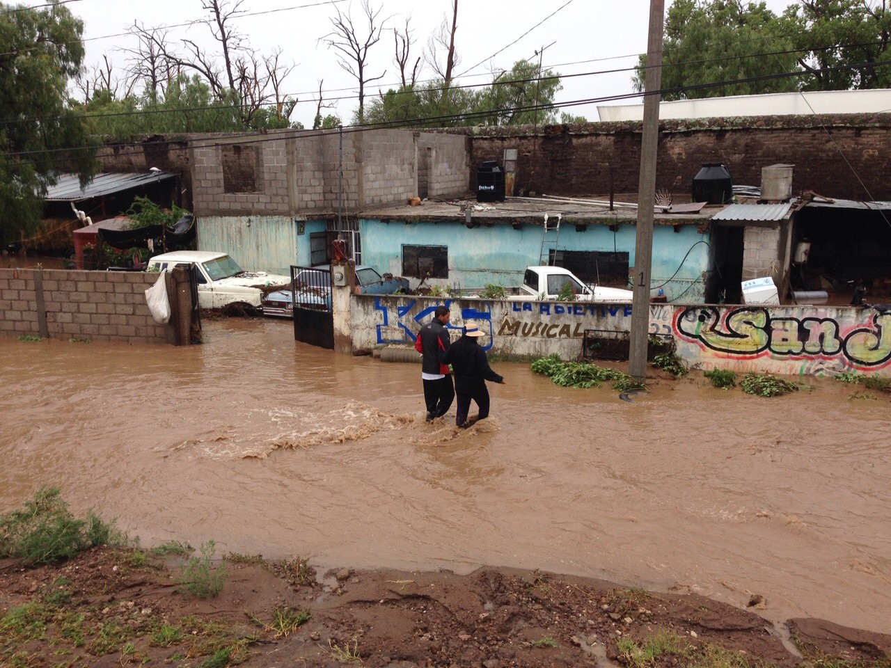 Imágenes de la inundación en Malpaso, Villanueva, y bloqueo de carretera en la misma comunidad debido a lo mismo. CORTESÍA‏