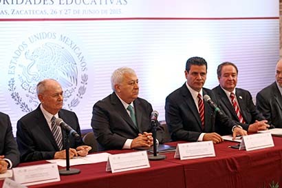 El titular de la SEP, Emilio Chuayffet Chemor, visitó Zacatecas para participar en la 37 Reunión Nacional Plenaria Ordinaria del Consejo Nacional de Autoridades Educativas ■ FOTO: ANDRÉS SÁNCHEZ