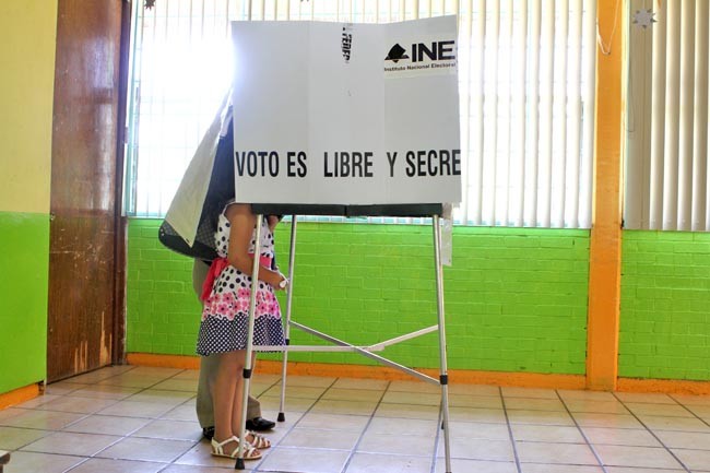 Mi primera impresión sería que son unas elecciones que aparecen como legales y con gente que fue a votar, pero habría que revisar bajo qué mecanismos lo hizo, mencionó el historiador ■ foto: andrés sánchez