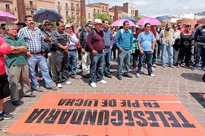 La movilización se efectuó en el marco de las protestas que realiza la CNTE en todo el país, señaló el líder del MDMZ, Víctor Hugo Montoya Gómez ■ foto: ernesto moreno