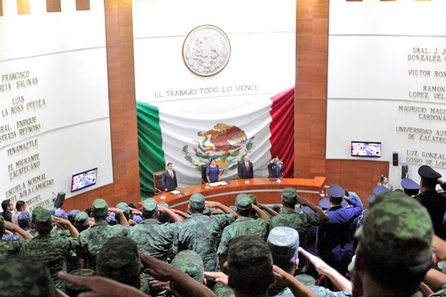 La 61 Legislatura realizó sesión solemne con motivo del Centenario de la Fuerza Aérea Mexicana ■ foto: ernesto moreno