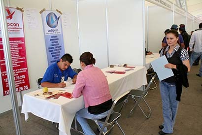 Los buscadores de empleo aspiran a encontrar plazas en las que les ofrezcan suficientes horas laborales e ingresos decorosos ■ foto: MIGUEL áNGEL NúÑEZ