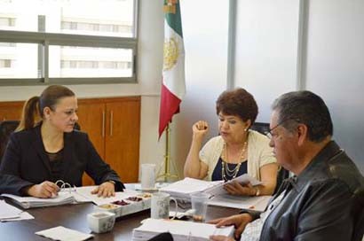 Sesión de trabajo por parte de los comisionados del órgano garante de la transparencia ■ foto: La Jornada Zacatecas