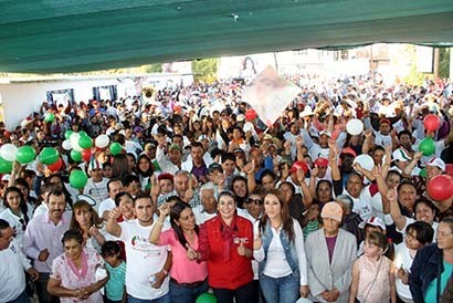 La abanderada del tricolor cerró campaña electoral en comunidades y cabecera municipal de Pinos ■ foto: La Jornada Zacatecas