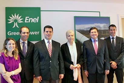 El titular del Ejecutivo con representantes de la empresa Green Power ■ FOTO: LA JORNADA ZACATECAS