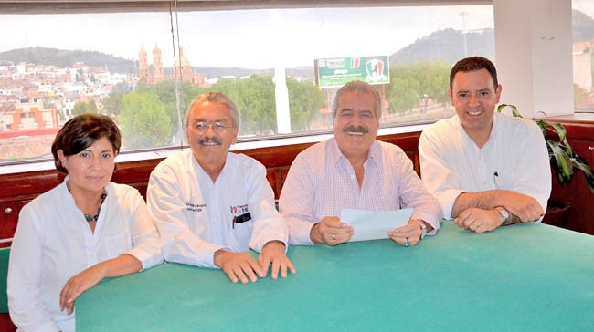 Judit Guerrero, Luis Antonio Muñoz Mosqueda, José Olvera y Alejandro Tello dieron conferencia de prensa ■ foto: La Jornada Zacatecas