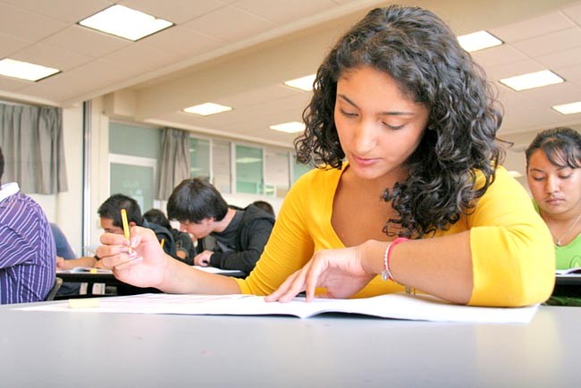 Más de 80 por ciento del total de jóvenes que presentaron examen de ingreso fue aceptado para estudiar en la Universidad ■ foto: MIGUEL áNGEL NúÑEZ