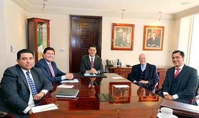 La reunión con Jaime Lomelín Guillén y funcionarios, estuvo encabezada por el gobernador del estado ■ FOTO: LA JORNADA ZACATECAS