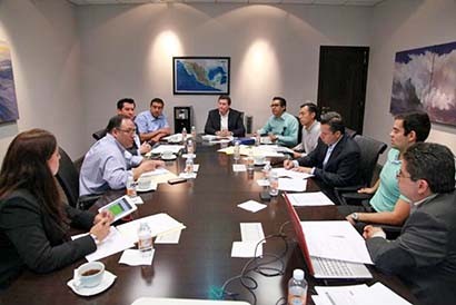 El titular de la Sezac se reunió con integrantes del Comité Consultivo de Prosoft ■ FOTO: LA JORNADA ZACATECAS