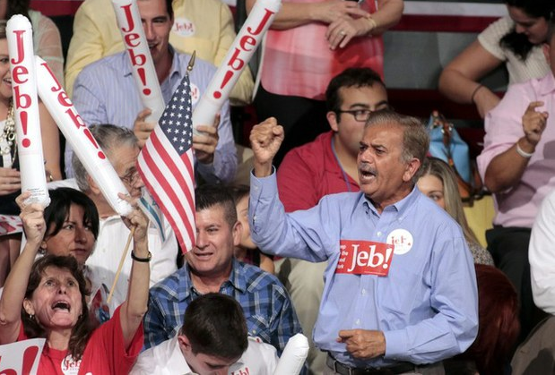 Simpatizantes de Jeb Bush apoyaron el anuncio de su campaña presidencial en Florida este lunes. Foto Reuters