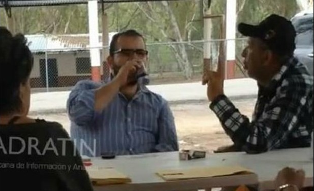 Imagen del video en el que aparecen Rodrigo Vallejo Mora y Servando Gómez Martínez, 'La Tuta'