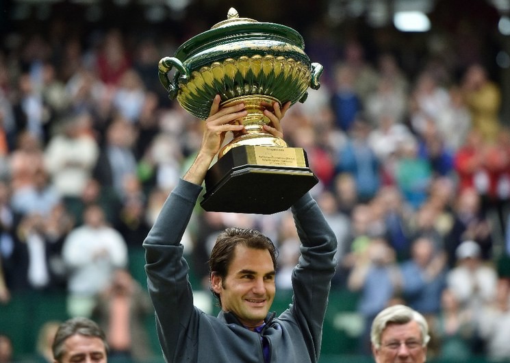 'Trabajaré duro y estaré en forma y volveré' dijo Roger Federer, tenista número dos del mundo, tras ganar el Abierto de Halle este domingo. Foto Ap