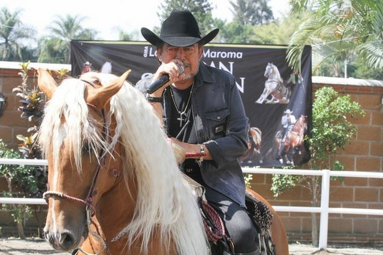 El cantautor, Joan Sebastian, originario de Juliantla, perdió la batalla contra el cáncer luego de 16 años. Foto Notimex