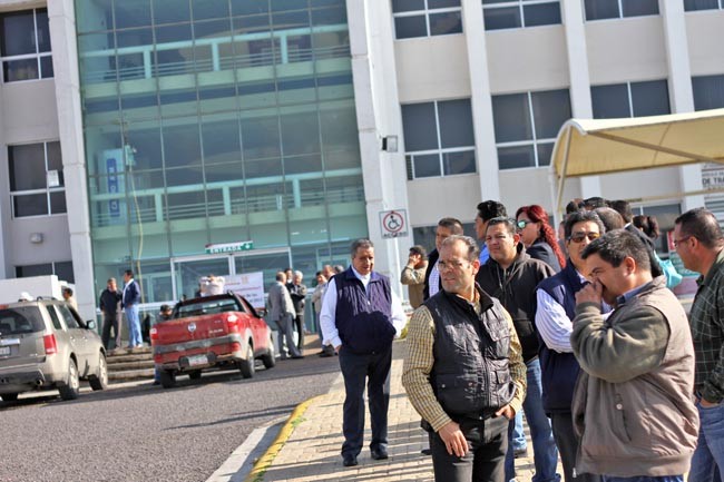 Dirigente sindical admitió que es necesario radicalizar la exigencia del pago. Imagen de las instalaciones de Sefin y los docentes sindicaizados ■ FOTO: ANDRÉS SÁNCHEZ