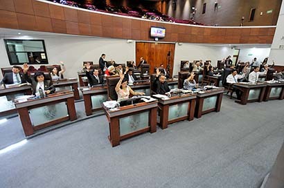 Sesión de la 61 Legislatura ■ FOTO: LA JORNADA ZACATECAS