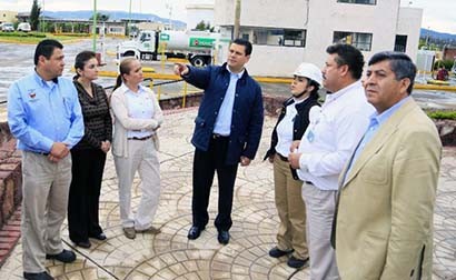 Miguel Alonso acudió a la Terminal de Almacenamiento y Reparto Zacatecas de Pemex ■ FOTO: LA JORNADA ZACATECAS