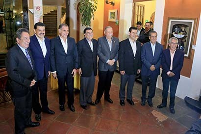 El gobernador de Zacatecas, en compañía de otros mandatarios ■ foto: La Jornada Zacatecas