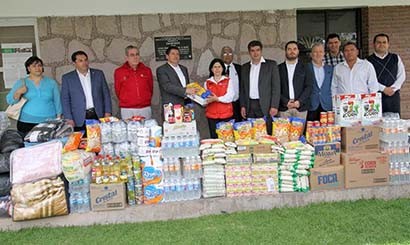 Aspecto de la entrega de víveres y cobijas donados en apoyo a los damnificados por las lluvias ■ FOTO: LA JORNADA ZACATECAS