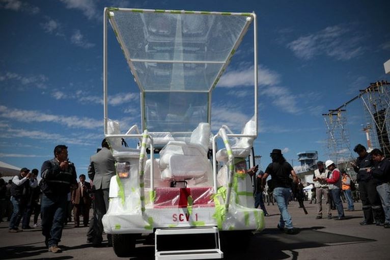 Vehículo para transportar al Papa Francisco en su visita a Ecuador. Foto Xinhua