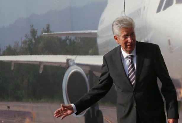 El secretario de Comunicaciones y Transportes, Gerardo Ruiz Esparza, previo a la conferencia de hoy, en la que detalló las licitaciones para el Nuevo Aeropuerto de la ciudad de México. Foto: La Jornada