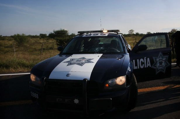 En la agresión el agente José Alejandro Cruz resultó herido. En la imagen, una patrulla de la PF. Foto: Cuartoscuro