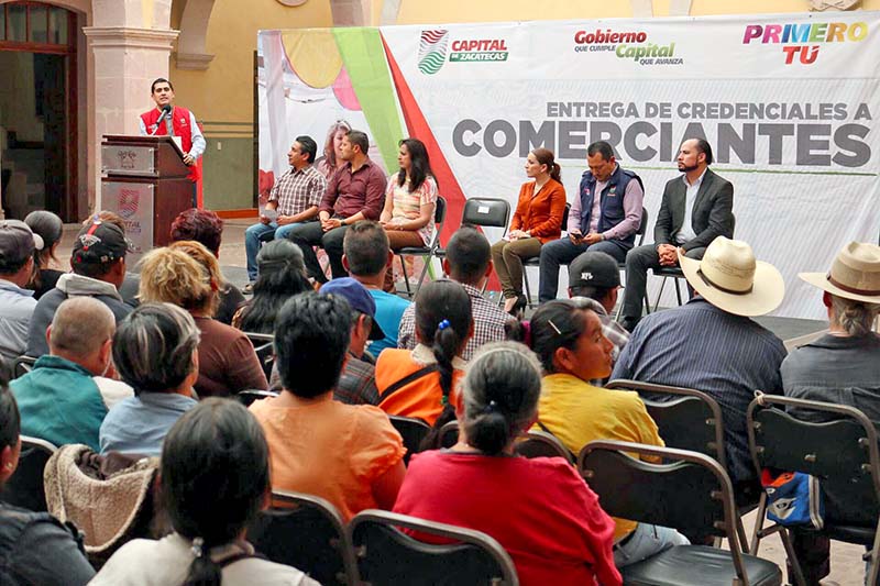 La entrega de las credenciales se efectuó en la Casa Municipal de Cultura, de la capital zacatecana ■ foto: LA JORNADA ZACATECAS