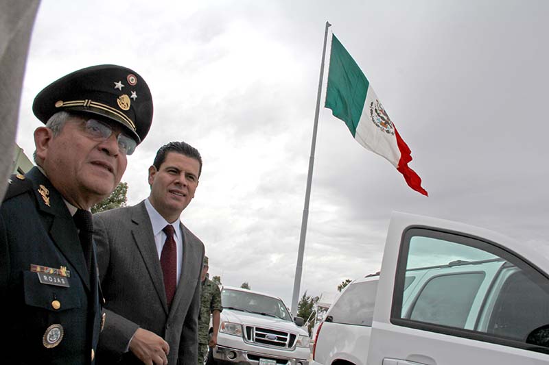 Antelmo Rojas, comandante de la 11 Zona Militar y el gobernador Miguel Alonso ■ FOTO: LA JORNADA ZACATECAS