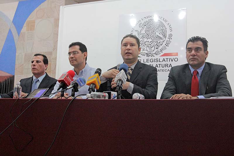 De izquierda a derecha, los legisladores Mario Cervantes, Rafael Flores, Iván de Santiago y José Luis Figueroa ■ FOTO: ERNESTO MORENO